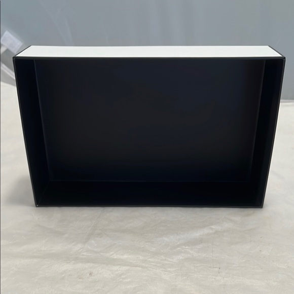 CHANEL Classic White Gift Box - Picture 10 of 11